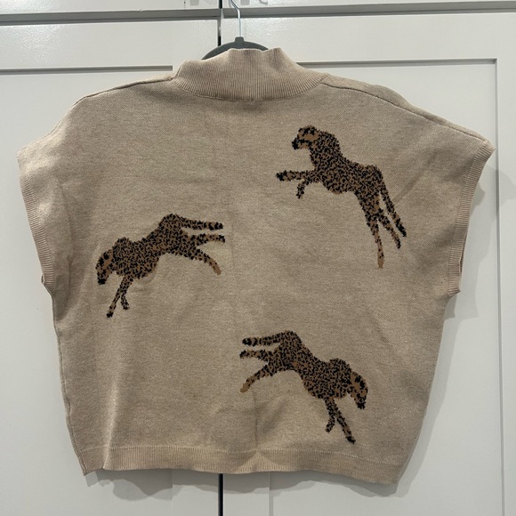 Women’s Entro Beige Cheetah Sweater size large - Picture 2 of 15